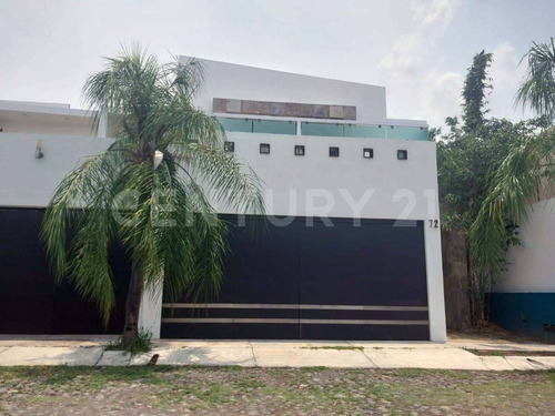 Casa En Renta En Residencial Esmeralda Norte, Colima