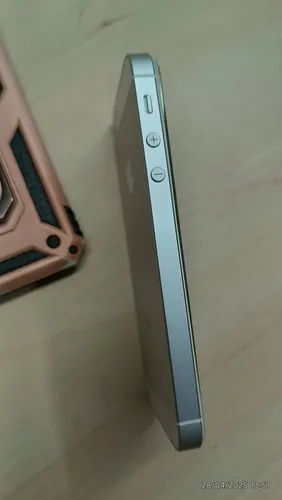 iPhone SE 32gb 1ra Generacion Color Plata Con Funda (Usado)