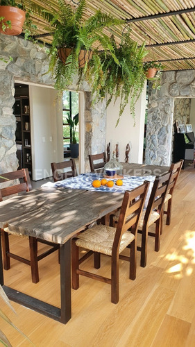 Venta Con Renta: Moderna Casa De Piedra Y Vidrio En Lomas Id 5297
