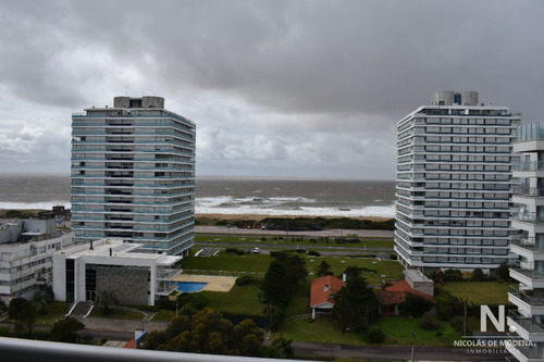 Apartamento De 3 Dormitorios En Playa Brava, Punta Del Este