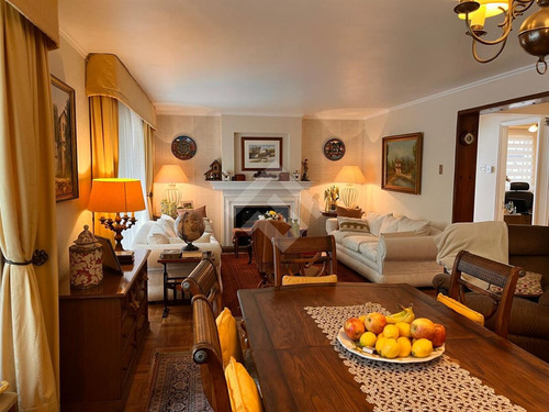 Casa En Venta De 5 Dorm. En Ñuñoa
