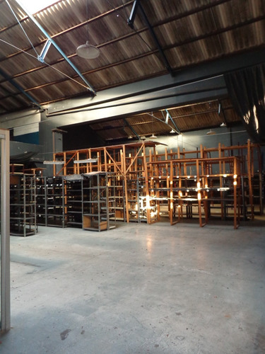 2 Naves, 2 Entradas Camiones, Local, Oficinas Y Deposito