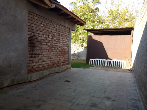 Alquiler Casa Barrio Soberania Nacional, Tres Ambientes.