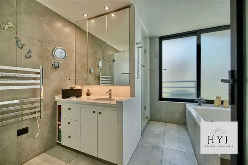 Moderna Arquitectura!! En Condominio Los Rios