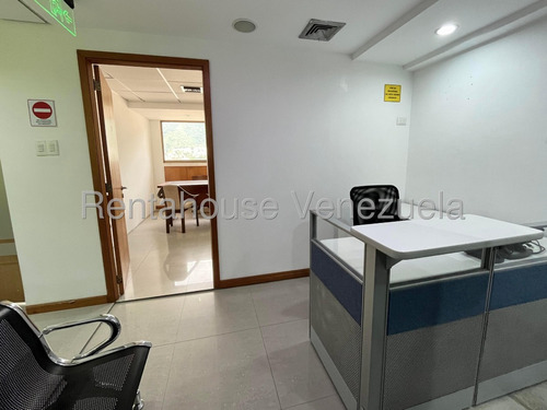 Oficina Centro En Venta En Los Dos Caminos. Cecilia Gutierrez. 25-18382