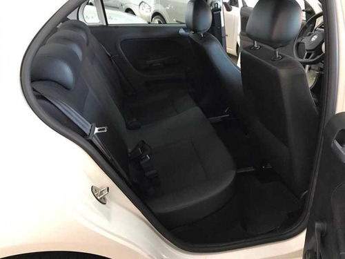 Imagem 14 de 15 de Volkswagen Novo Voyage 1.6 2019