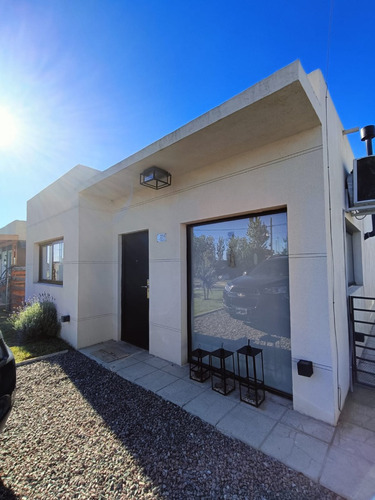 Hermosa Casa En Domselaar Barrio Los Tilos