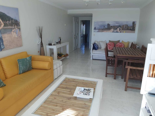 Apartamento En Venta De 3 Dormitorios En Playa Mansa