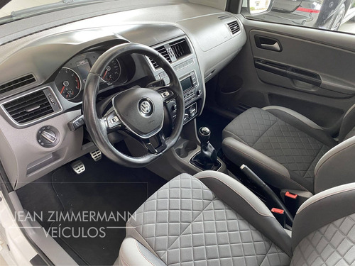 Imagem 13 de 15 de Volkswagen Fox Highline 1.6 Flex