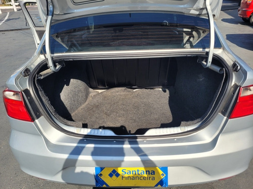 Imagem 10 de 10 de Volkswagen Voyage 2015 1.0 Trendline Total Flex 4p
