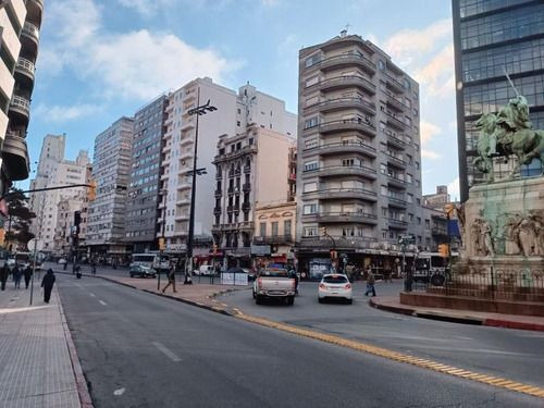 Local Comercial Alquiler 18 Y Roxlo (ref: Ksk-215)