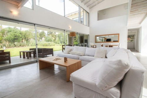 Casa En Alquiler De 4 Dormitorios En Laguna Blanca