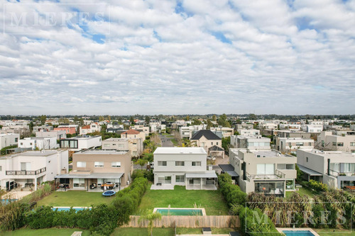 Casa En Venta En Lote Interno En Los Alisos, Nordelta