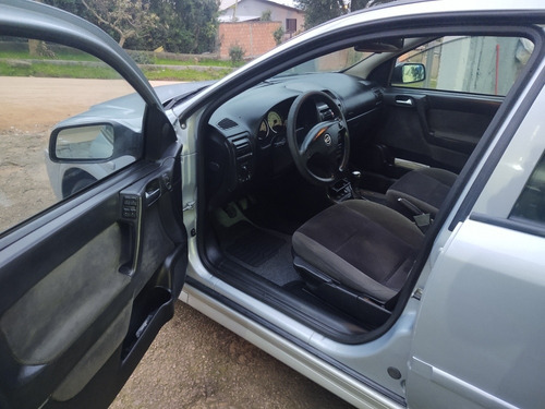 Imagem 5 de 9 de Chevrolet Astra Sedan 2005 2.0 Elegance Flex Power 4p