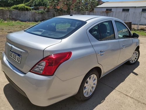 Nissan Versa Sense 2019 Gris