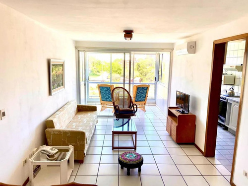 Imagen 3 de 11 de Apartamento - Punta Del Este. Cap Breton. 2 Dormitorios