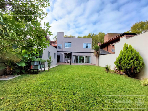 Imagen 13 de 23 de Casa En Venta En Ranelagh De 5 Ambientes Jardín Quincho