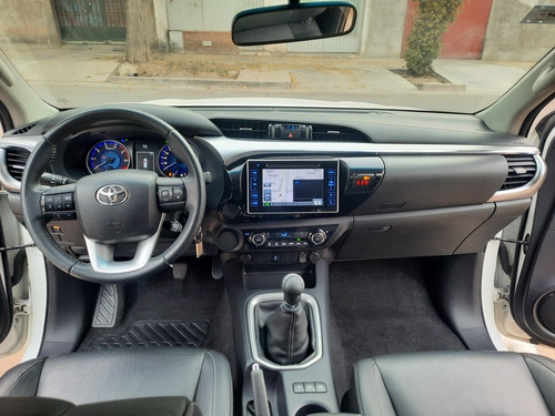 Imagen 15 de 15 de Toyota Hilux 2016 2.8 Cd Srv Pack 177cv 4x2