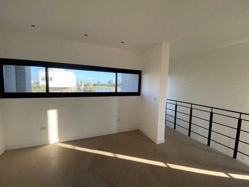 Casa En Venta Y Alquiler En El Cantón Norte A La Laguna Con Pileta