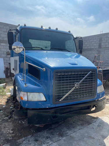 Imagen 2 de 10 de Camion Volvo Vnl En Corte