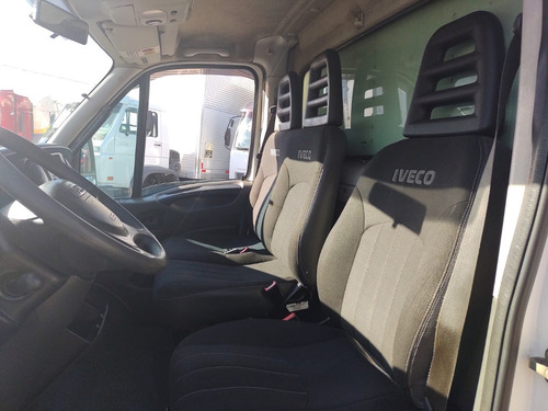 Imagem 10 de 15 de Iveco Daily 35s14 Bau De Aluminio 2013