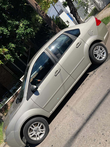 Ford Fiesta Max Automático