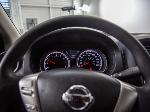 Nissan Versa 1.6 Sense Mt Versa