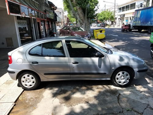 Renault Mégane Authentique Plus 1.6 Nafta 5ptas -permuto