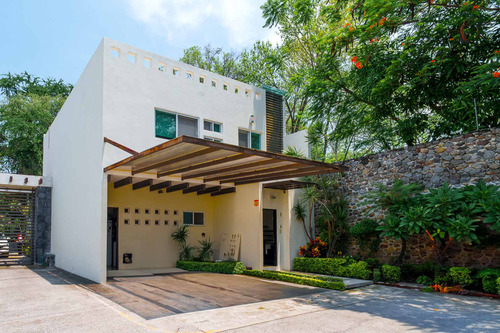 Casa Sola En Fraccionamiento Exclusivo Palmira Cuernavaca