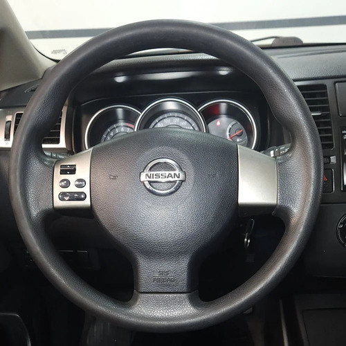 Nissan Tiida 1.8 Visia