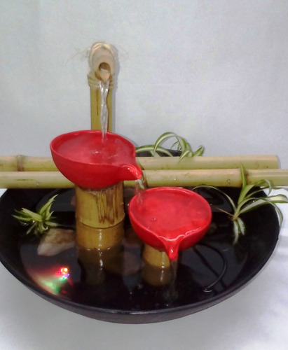 Fuente De Agua Cascada Con Cañas Y Luz Led