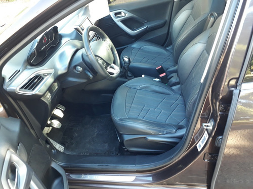 Imagen 6 de 14 de Peugeot 208 Feline 2013