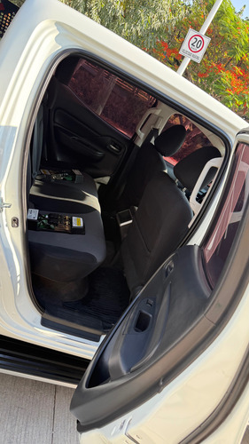 Mitsubishi L200 2.4 Cabina Doble 4x2 Mt