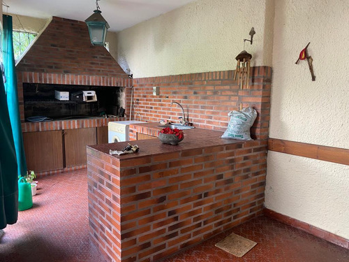 Venta Casa 5 Amb Dependencia Terraza Patio Jardin Parrilla En Floresta Norte