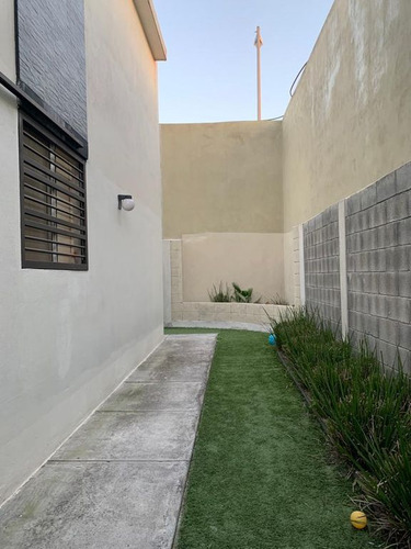 Adl Renta De Casa Con Excedente Frente A Parque Paseo De Amberes Gdl