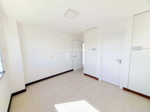 Imagen 18 de 30 de Venta De Apartamento Penthouse Dúplex De 4 Dormitorios Y 6 Baños En Suite, Frente Al Mar En Punta Del Este.