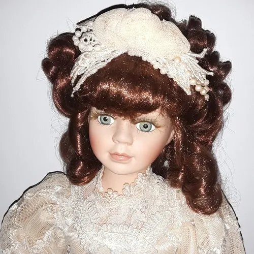 Bella Muñeca De Porcelana (Usado)