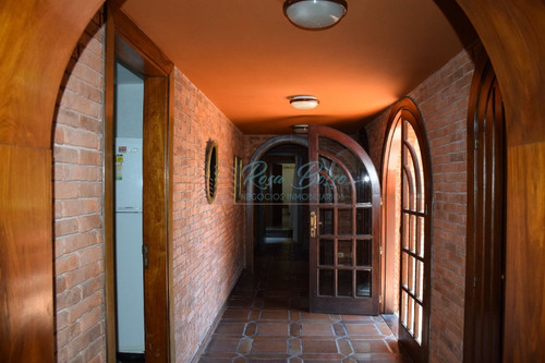 Imagen 9 de 30 de Hermosa Propiedad Con Gran Jardin En Zona Residencial