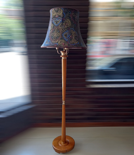 Lámpara De Pie Antigua