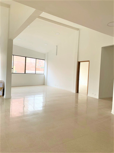 Imagen 2 de 6 de Oficina En Venta En Laureles
