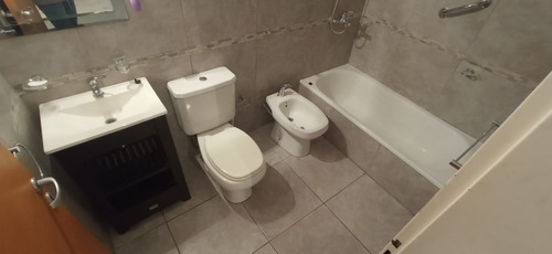 9 E/ 40 Y 41-monoambiente Con Cochera Cubierta