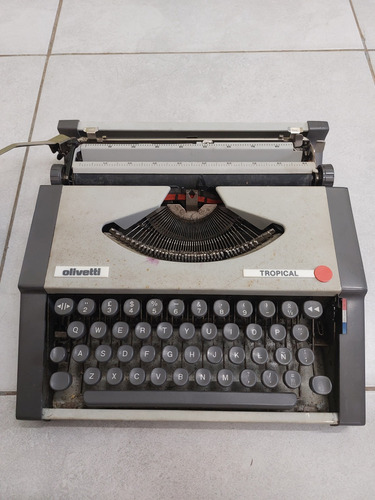 Máquina De Escribir Olivetti Tropical Artículo Vintage