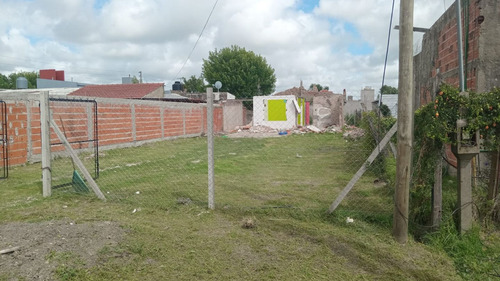 Terreno En Venta En Villa Castells , 504 E/ 4 Y 5