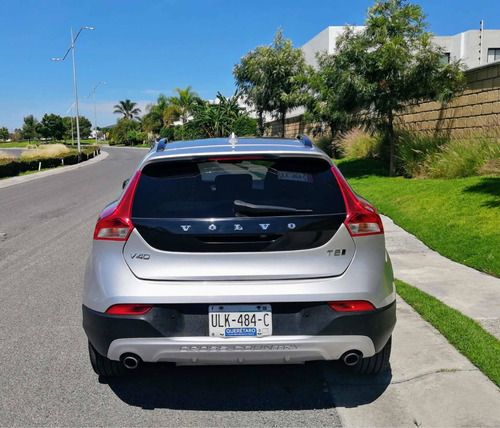 Imagen 5 de 14 de Volvo V40 2017 2.0 Inspirion Awd T5 Cross Country At