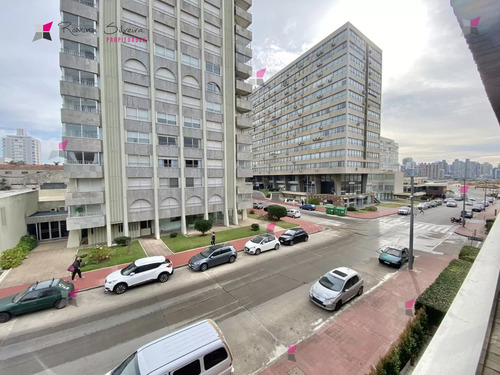 Venta De Apartamento En Edificio Porto Santo