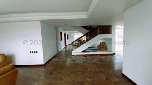Colinas De Los Ruices !! Espectacular Quinta Tipo Club, 560 M2 Terreno, 514 M2 Const., 5 Hab, 6 Baños, 5 Pe, Piscina, Bar, Sala De Pool, Caminerías, Bellas Áreas Verdes Y Sociales. Verdadera Joya !!