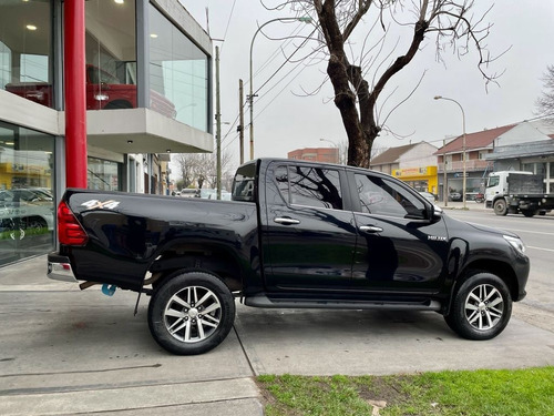 Imagen 8 de 12 de Toyota Hilux 2.8 D Srx 6mt 4x4 2016