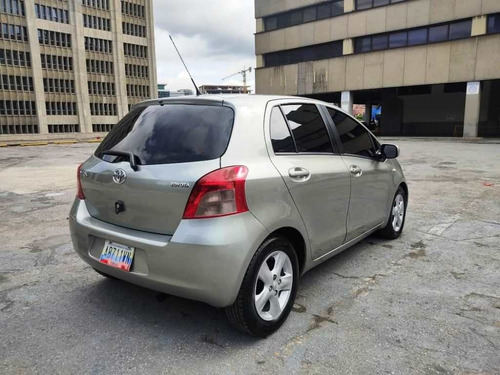 Imagen 5 de 14 de Toyota Yaris 2007 4x2 Sincrónico