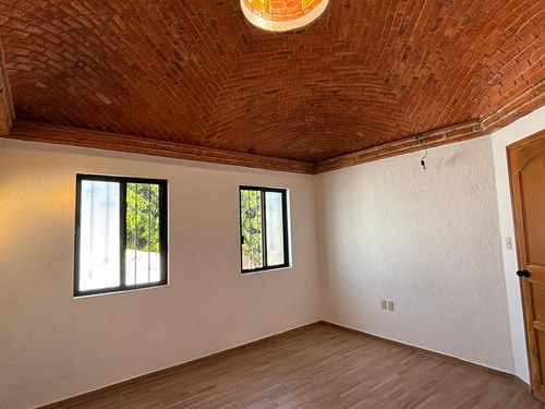 Casa En Renta De Una Recamara En Condominio En Fraccionamiento Campestre En Villa Corregidora, Qro. - ¡ideal Para Ejecutivos O Parejas Recién Casados!