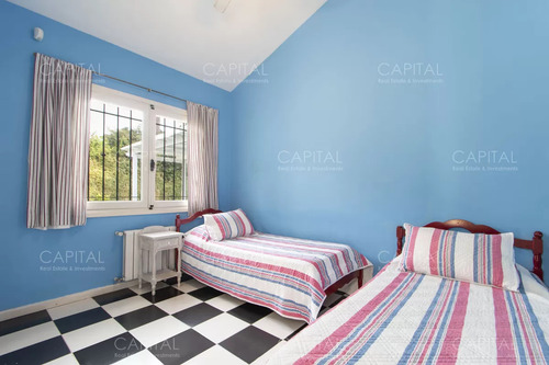 Casa De Construccion Tradicional En Playa Brava, Punta Del Este En Venta